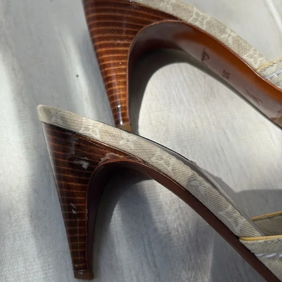 Louis Vuitton Elegant Cream wood block Heels with Bow Detail- do not buy
